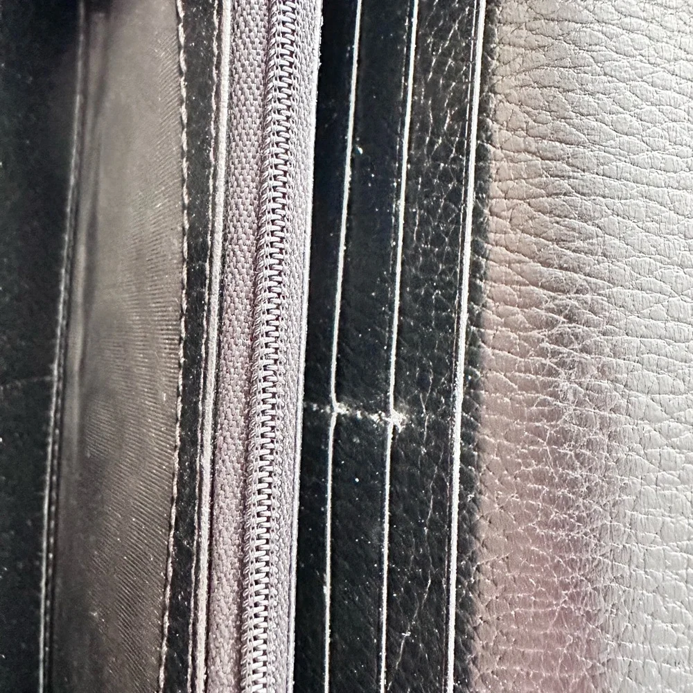 Gucci Black Wallet with Gold Interlocking G - Picture 6 of 12